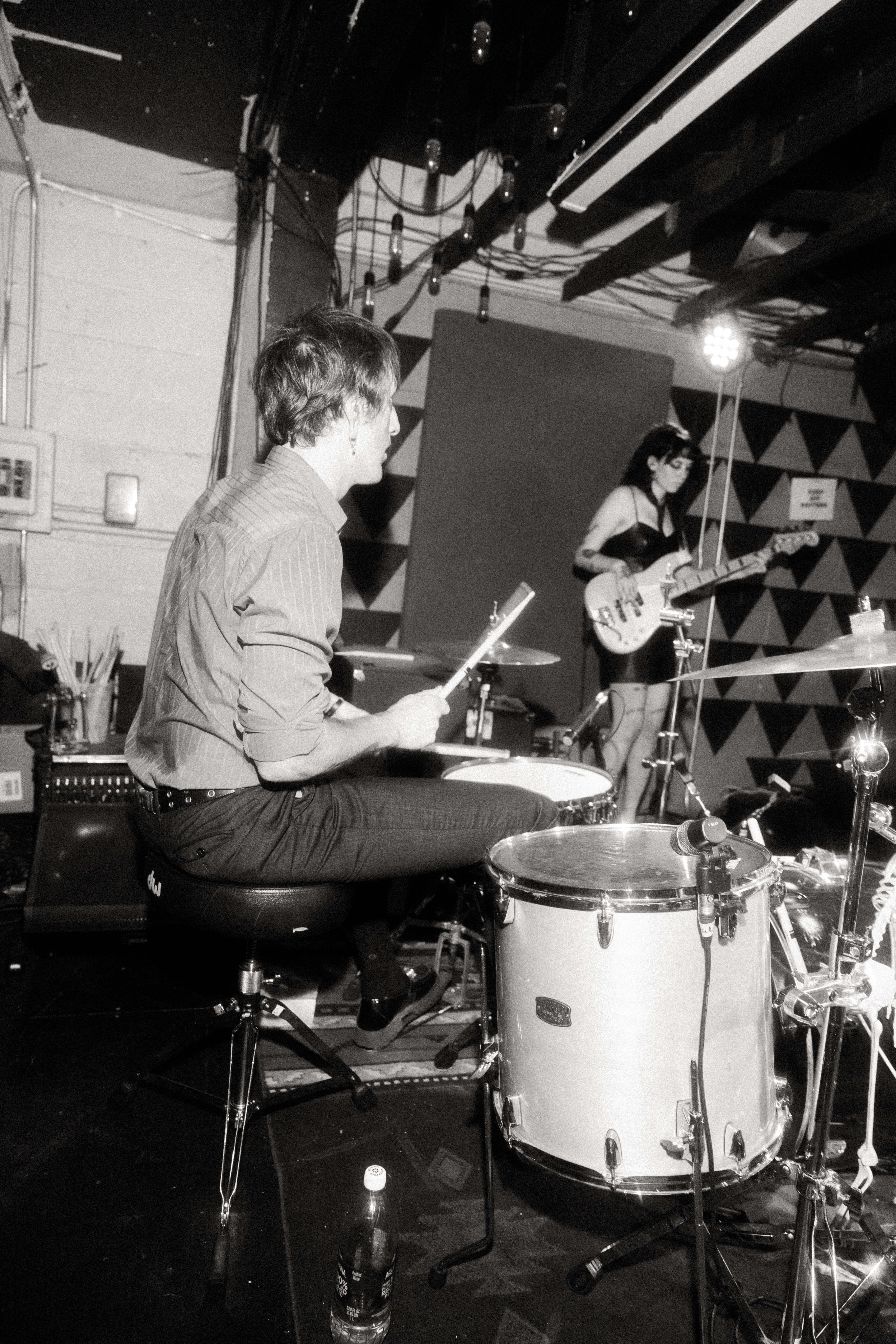 Etiquette live performance from side stage